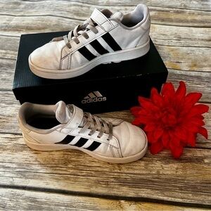 ⭐️GRAND COURT ADIDAS